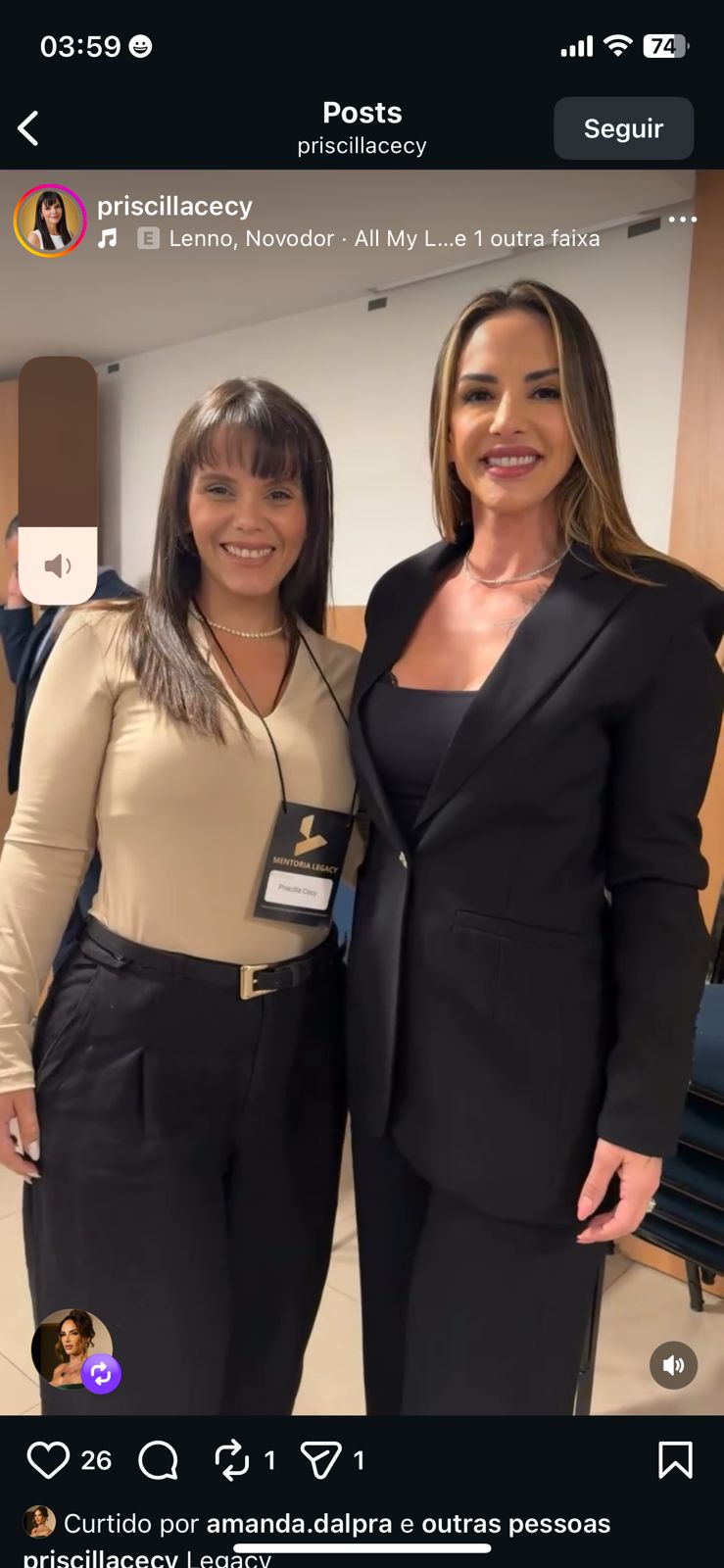 Amanda com aluna em evento